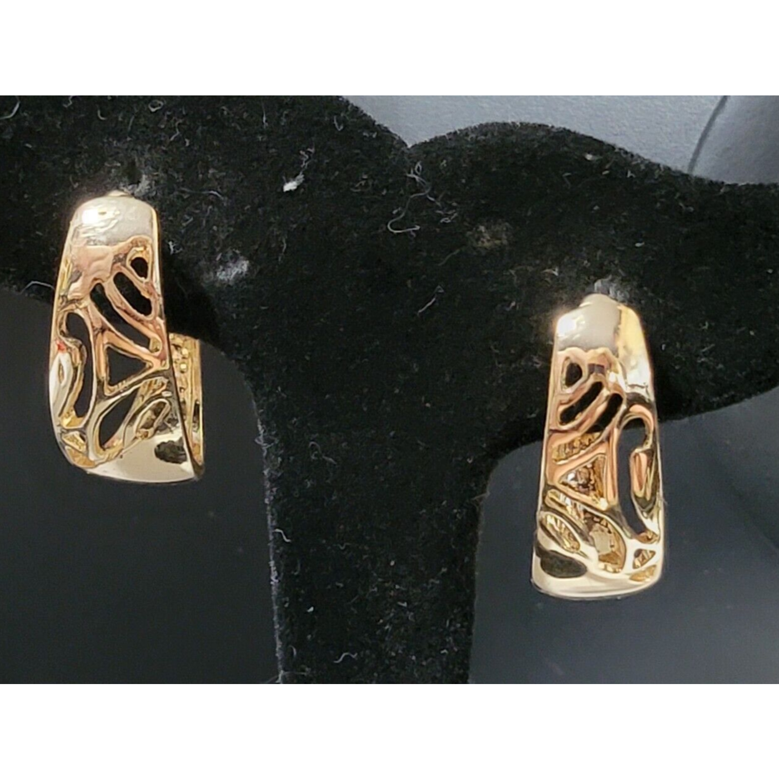 Long Hoop Pierced Earrings 1.25" Ornate Gold-Tone Self-Closing Contemporary Gp43